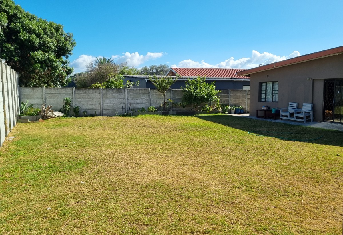 4 Bedroom Property for Sale in Gansbaai Central Western Cape
